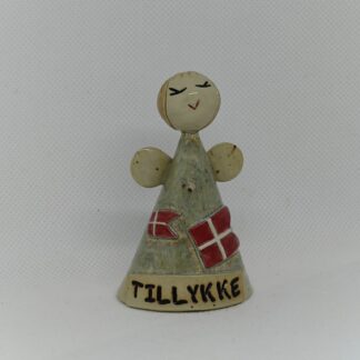 #57 Engel med flag og tekst: Tillykke